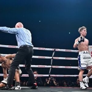 Naoya Inoue Instagram - ニ階級四団体制覇やりました👑👑👑👑
今年も皆さんにもの凄い景色を見させていただきました！！
四本のベルトを巻いてリングから見る景色は最高でした、、
応援ありがとうございました✌🏻

#井上尚弥