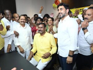 Nara Chandrababu Naidu Instagram - తెలుగుదేశం పార్టీ ఆంధ్రప్రదేశ్ రాష్ట్ర అధ్యక్షుడిగా ఈరోజు బాధ్యతలు చేపట్టిన గాజువాక ఎమ్మెల్యే పల్లా శ్రీనివాసరావు యాదవ్‌ గారికి అభినందనలు. మీ సమర్థ నాయకత్వంలో పార్టీ మరెన్నో విజయాలను సాధిస్తుందని, మరింత బలోపేతం అవుతుందని ఆశిస్తున్నాను.