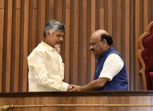 Nara Chandrababu Naidu Instagram - సీనియర్ నాయకుడు, సమస్యలపై చిత్తశుద్ధితో పోరాడే ప్రజాప్రతినిధి శ్రీ చింతకాయల అయ్యన్న పాత్రుడు గారు ఆంధ్రప్రదేశ్ రాష్ట్ర శాసనసభ స్పీకర్ గా ఎన్నిక కావడం సంతోషదాయకం. సభా సాంప్రదాయాలను గౌరవిస్తూ ఉన్నత ప్రమాణాలు నెలకొల్పే శక్తి సామర్ధ్యాలు శ్రీ అయ్యన్నపాత్రుడు గారికి ఉన్నాయనడంలో సందేహం లేదు. ఆయన నేతృత్వంలో శాసనసభ పూర్వ వైభవాన్ని పొందుతుందని మనస్ఫూర్తిగా నమ్ముతున్నాను.