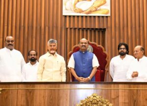 Nara Chandrababu Naidu Instagram - సీనియర్ నాయకుడు, సమస్యలపై చిత్తశుద్ధితో పోరాడే ప్రజాప్రతినిధి శ్రీ చింతకాయల అయ్యన్న పాత్రుడు గారు ఆంధ్రప్రదేశ్ రాష్ట్ర శాసనసభ స్పీకర్ గా ఎన్నిక కావడం సంతోషదాయకం. సభా సాంప్రదాయాలను గౌరవిస్తూ ఉన్నత ప్రమాణాలు నెలకొల్పే శక్తి సామర్ధ్యాలు శ్రీ అయ్యన్నపాత్రుడు గారికి ఉన్నాయనడంలో సందేహం లేదు. ఆయన నేతృత్వంలో శాసనసభ పూర్వ వైభవాన్ని పొందుతుందని మనస్ఫూర్తిగా నమ్ముతున్నాను.