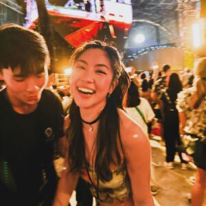 Narelle Kheng Instagram - 4 da mems!!!! 🪐🌟💖🛸

Started 2024 ticking off 2 huge bucketlist items I never thought would see the light of day 😮‍💨   being an absolute embARrASsssment by absolutely melting into a pile of tears in front of Chris Martin 🫠Love it how could it have gone any different😍 

Ghost stories was my blanket and my lifeline (quite literally on a few occasions), and holds memories of such a complex and trying time in my life. Yet amidst all the gut wrenching intensity of young existential depressions the album stays my light in the dark, my bubble of safety, the goodness in the world. Few things in life has had that impact on me ! It’s a lovely reminder of how magical music can be and how deep it can run within us ✨

@rriley so damn proud & so damn grateful for gifting & sharing these moments :’) love uuuuuu ahhhhh