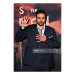 Narges Rashidi Instagram - I feel lucky and deeply honored working with the most incredible, talented and humane cast and crew, who all raised their hand with me in solidarity with the people of Iran. I truly love you guys from the bottom of my heart. 
@ghuwevans  @theotherjoecole and @nimanourizadeh we missed you last night a lot!!! ♥️

@gangsoflondon @skytv @pulsefilms @sisterglobal 

#zanzendegiazadi #mahsaaminiمهسا_امینی #jinaamini #jinjianazadi #iranprotests #gangsoflondon
