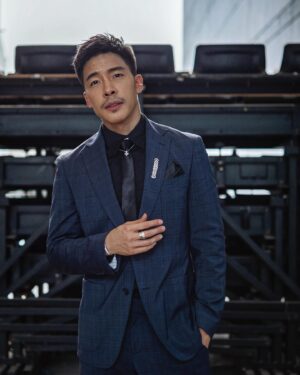 Nat Sakdatorn Instagram - พ่อก็รักฟ้าครับ. And daddy loves you too.

@boss #BeYourOwnBOSS 
@gemspavilion
@mango_mojito 

Stylist: @anne_marie