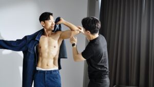 Nat Thewphaingam Instagram - Natthew The Passion
Fitness Passion in Korea
17-18 May 2024 Diary

”N.A.T.E. body profile creation และฉันที่จะเป็นทุกอย่างให้เธอแล้ว“
 
วันที่ 17-18 พฤษภาคม เป็นวันที่สำคัญของผมและนักเรียน N.A.T.E. Body Profile Creation ทุกคนที่มาเกาหลีพร้อมกันกับผม ในทริปนี้ผมดีลกับสตูดิโอ MYOSA ไว้ 2 วัน แบ่งเป็นการถ่ายรูปของ นร.หญิง วันที่17 และ นร.ชาย วันที่18
 
ผมรับหน้าที่เป็นคนดูแล พาทุกคนไปถ่ายรูปที่สตูดิโอ โดยพาเดินทางโดยรถไฟใต้ดิน จากที่พักย่าน Hapjeong ไปที่สตูดิโอย่าน Magok
 
เราทุกคนต้องไปแต่งหน้า-ทำผมกันที่ Salon ก่อนไปที่สตูดิโอ ซึ่งทั้งสองที่ห่างกันแค่ 1 ช่วงตึก และด้วยอากาศที่เย็นสบาย การเดินจากที่หนึ่งไปยังอีกที่หนึ่งก็เป็นเรื่องชิล ไม่ยมเหงื่อตก หรือหน้าเยิ้มแบบอยู่บ้านเราไทยแลนด์
 
ที่สตูดิโอ เราได้รับการช่วยเหลือจากน้องฝน ที่รับงานล่ามให้เราทั้งสองวัน
ส่วนผม ก็มีหน้าที่ดูแลนักเรียน ช่วยให้คำแนะนำในการเตรียมตัวถ่ายรูป อย่างสุดความสามารถที่สุด
 
ทุกอย่างราบรื่นดี สนุกมากๆ และดีใจมากๆ ที่ได้เป็นส่วนหนึ่งของประสบการณ์ยิ่งใหญ่ครั้งหนึ่งในชีวิตของนักเรียนทุกคนนะครับ

@natehealthylife 
#fitnessmotivation #fitness
