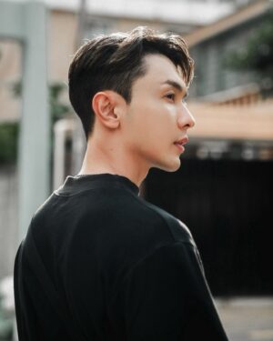 Nat Thewphaingam Instagram - Portrait by @bee__munin 
📸🙆‍♂️⭐️💇‍♂️💈