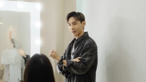 Nat Thewphaingam Instagram - Natthew The Passion
Fitness Passion in Korea
17-18 May 2024 Diary

”N.A.T.E. body profile creation และฉันที่จะเป็นทุกอย่างให้เธอแล้ว“
 
วันที่ 17-18 พฤษภาคม เป็นวันที่สำคัญของผมและนักเรียน N.A.T.E. Body Profile Creation ทุกคนที่มาเกาหลีพร้อมกันกับผม ในทริปนี้ผมดีลกับสตูดิโอ MYOSA ไว้ 2 วัน แบ่งเป็นการถ่ายรูปของ นร.หญิง วันที่17 และ นร.ชาย วันที่18
 
ผมรับหน้าที่เป็นคนดูแล พาทุกคนไปถ่ายรูปที่สตูดิโอ โดยพาเดินทางโดยรถไฟใต้ดิน จากที่พักย่าน Hapjeong ไปที่สตูดิโอย่าน Magok
 
เราทุกคนต้องไปแต่งหน้า-ทำผมกันที่ Salon ก่อนไปที่สตูดิโอ ซึ่งทั้งสองที่ห่างกันแค่ 1 ช่วงตึก และด้วยอากาศที่เย็นสบาย การเดินจากที่หนึ่งไปยังอีกที่หนึ่งก็เป็นเรื่องชิล ไม่ยมเหงื่อตก หรือหน้าเยิ้มแบบอยู่บ้านเราไทยแลนด์
 
ที่สตูดิโอ เราได้รับการช่วยเหลือจากน้องฝน ที่รับงานล่ามให้เราทั้งสองวัน
ส่วนผม ก็มีหน้าที่ดูแลนักเรียน ช่วยให้คำแนะนำในการเตรียมตัวถ่ายรูป อย่างสุดความสามารถที่สุด
 
ทุกอย่างราบรื่นดี สนุกมากๆ และดีใจมากๆ ที่ได้เป็นส่วนหนึ่งของประสบการณ์ยิ่งใหญ่ครั้งหนึ่งในชีวิตของนักเรียนทุกคนนะครับ

@natehealthylife 
#fitnessmotivation #fitness
