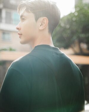 Nat Thewphaingam Instagram - Portrait by @bee__munin 
📸🙆‍♂️⭐️💇‍♂️💈