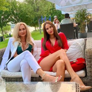 Natália Glosíková Instagram - Moja najväčšia opora aj inšpirácia🤍 Moja MAMA❤️ 
Krásny deň matiek mami, ľúbim ťa a ďakujem @janaglosikova
