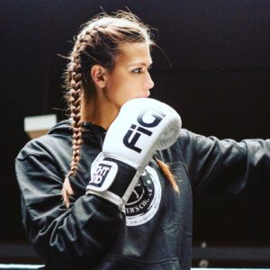 Natalia Khod Instagram - “You never know how "STRONG" you are until being strong is the only choice you have” 

@_irinadudina_ 📷
@fightlandspain 🥊 

Gracias 🙏🏻 

#boxing #fightland #fightlandhermosilla #model #actriz #cheflife #madrid #fight #bestrong #movie