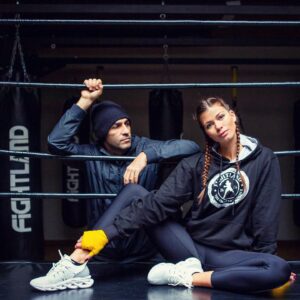 Natalia Khod Instagram - 🥊 Boom 💥 

@_irinadudina_ 📸

@fightlandspain 🥊

@mariodelarosa.act (personal trainer😜) 

@skywox_esp 👗

#fightland #boxing #shooting #trenzas #modelmadrid #model #actriz #box #hairstyle