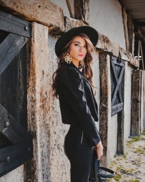 Natalia Khod Instagram - Con mucha arte ❤️🐴 

@leopoldohairandmakeup 
@juplu 
@lusitanos_javier_san_jose_ 
@el_divandecoco 

#ole #andalucia #shooting #modelo #modelmadrid #arte #hairstyle #strongwomen #cordobesa #campo #rancho #caballos