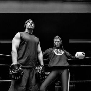 Natalia Khod Instagram - 🥊 Boom 💥 

@_irinadudina_ 📸

@fightlandspain 🥊

@mariodelarosa.act (personal trainer😜) 

@skywox_esp 👗

#fightland #boxing #shooting #trenzas #modelmadrid #model #actriz #box #hairstyle