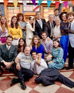 Natalia Rodríguez Instagram - Esta noche a las 22:45h se emite el último capítulo de @amaresparasiempre 
La plaza de los Frutos será siempre mi hogar y los Gómez Sanabria la familia que me ha visto crecer.
Gracias @_eduardocasanova @jordi_frades @jaume_banacolocha @labueladeltechno por regalarme a Leonor y por dejarnos cerrar esta etapa en familia. 
Gracias a todas las personas que nos habéis visto y apoyado hasta el final. 
Larga vida al Asturiano y a las John Wayne 💕

📷 @manuelfiestas 🫶🏼
