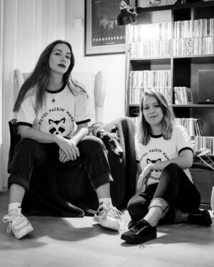 Natalia Rodríguez Instagram - Pistol Packin’ Mama tiene nuevas camisetas para que seas el kingQueen de la galgo party.
📷 @maisenosiain 
🐾 Bamba y Ratón