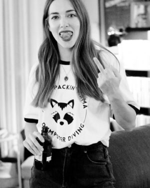 Natalia Rodríguez Instagram - Pistol Packin’ Mama tiene nuevas camisetas para que seas el kingQueen de la galgo party.
📷 @maisenosiain 
🐾 Bamba y Ratón