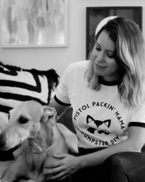 Natalia Rodríguez Instagram - Pistol Packin’ Mama tiene nuevas camisetas para que seas el kingQueen de la galgo party.
📷 @maisenosiain 
🐾 Bamba y Ratón
