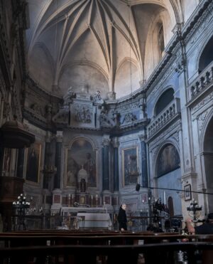 Natalia Safran Instagram - Throwing this weekend back to the NUN II with a gallery of images from the secret stash of our amazing stills photographer Bruno Calvo. From our illustrious international cast and incredible predominantly French crew to the spectacular ancient locations of Provence @thenunmovie will forever be unforgettable 🖤
.
#thenun2 #thenunmovie #theconjuringuniverse