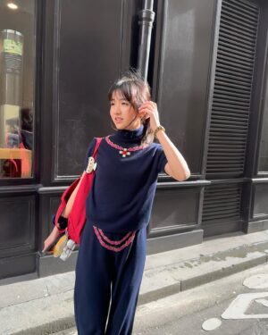 Natalie Hsu Instagram - 6000 miles away means 7 hours behind, 7 hours behind means several more cups of coffee (๑╹ω╹๑ ) BUT not so many that I’m kept awake at night- and my Première watch was there to make sure of it 😗😌🤝
my most trusted companion, it was there for my first train ride to Biarritz, strolls along Parisian streets, and of course every c🍪🍪kie in between. 
amidst the squawking seagulls, crashing waves, and chatty brunch-ers, it ticked on ceaselessly, effortlessly, graciously…

#CHANELWatches #CHANELPremiere @chanelofficial