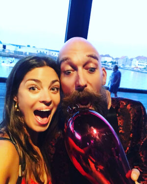 Natalie Madueño Instagram - Årets Forestilling 2018! Kæmpe tillykke til Teater Republique og alle medvirkende på Festen! Tak til alle der så forestillingen og til juryen for prisen! 
#reumert2018 #teaterrepublique #festen #tak