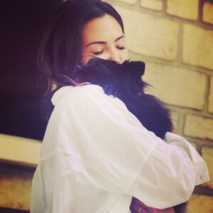 Natalie Mendoza Instagram - First captured moment of being reunited with my little bear-wolf Matisse. 
Covid couldn’t keep us apart any longer. #neveragain . 
Thank you my soul sister Maryleigh @mleigh2012 for looking after her. I have my heart back. 💖She couldn’t have had a better country home retreat and loving family. #Vaucresson #Versailles #jardin 🌿🇫🇷🐕‍🦺🦋🙏🏾🐶💖