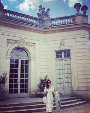 Natalie Mendoza Instagram - Ma petite retraite de jardin s'il vous plaît ... #Versailles #Jardins #Auntie’sMaison  #heaven 🐕‍🦺🧘🏻‍♀️🦋🐛🌲🌿🇫🇷
