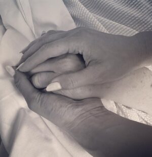 Natalie Mendoza Instagram - My beloved Mother crossed over last night at around 10.30pm Sept 24th 2022. I had the privilege of being at her bedside as she died in my arms. 
I had just poured holy water in her mouth and whispered Gods name upon her lips. 
I had just told her who would be greeting her in the upper realms when she was ready , I told her we’d all be there very soon.. I burnt incense and sang her songs of Mother and the angels. 
The nurses tried to force new air into her. 
She breathed a couple of times and I said mum… 
My love, only if you want to - and then she stopped in that moment. She was ready.
With the help of our Saints and shaman we crossed her body and ushered her into her new unbound divine body of Gods eternal Love and Grace. It was perfect just like you dear Ma. No more suffering just light. 
Jai Ma. Glory to Mother. 
🤍🙏🏽 #MahalayaTarpanam