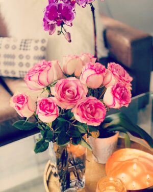 Natalie Mendoza Instagram - Simple things … #beauty #heartsmiles #sacredspaces @ellyewell 🌸🌸🌸🌸🌸 #SacredSunday