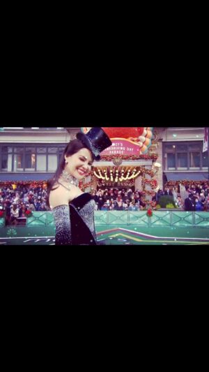 Natalie Mendoza Instagram - Happy Thanksgiving!!! TB this was such a special moment just after reopening Broadway. What a gift. Grateful for all of it. I love how dynamic life can be… most of the time I’m quietly teaching meditation but occasionally I get asked to do something wonderful like this. Monk to Moulin… Just ride the waves of bliss. 🤍🍁🪶🙏🏽💗👑🥰#moulinrougebroadway #Satine #macysparade #lakshmi #JaiMa