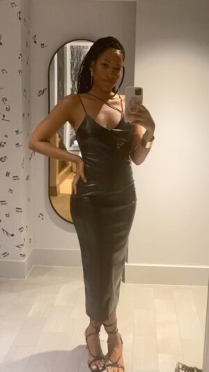 Natalie Paul Instagram - .... it feels pretty good 😏✨ 

Happy Friday💋

#leotings
#summernights