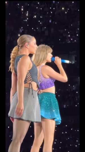 Natalie Peterson Instagram - We never go out of style 💜🩵😘

MADRID we are so excited to perform for you tonight! Who’s coming to the show!?

#style #1989 #tstheerastour #erastourdancers #madrid #spain #erastourmadrid