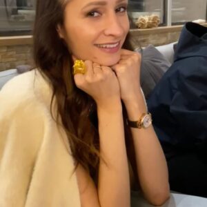 Natálie Stejskalová Instagram - Přátelé…ano🫢… JE TO TADY!🤩😅🍽️
Přijali jsme pozvání do VIP PROSTŘENO SPECIÁL a ode dneška se na vás každý večer budeme těšit od 17:55 na @primaftv 📺
Byl to neskutečný týden a velká jízda…kdo si tím neprojde na vlastní kůži, tak nemá tušení🙅🏽‍♀️.
Díky za tuhle partu👫🏽♥️. Byla taková sranda…moc jsme si to užili a hlavně jsme si navzájem fandili💪🏽.
#prostreno #vipprostreno #tvprima #primaftv #nataceni #behindethescenes #backstagephoto