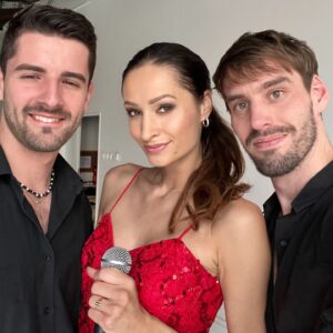 Natálie Stejskalová Instagram - Už za pár dní uvidíte se mnou i tyhle moje kluky v akci🕺🏽🔥💃🏽🕺🏽😍ve #vipprostreno 🍽️
Děkuji, že jste mě podpořili a trsli si se mnou😁🫱🏼‍🫲🏾♥️
Velké dík také Taneční škole @indance.cz za propůjčení krásného sálu🤍
#prostreno #tvprima #medailonek #tvshow #tvporad #realityshow #chicagostyle #dancers