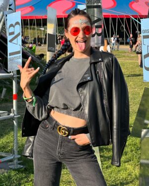 Natálie Stejskalová Instagram - @rockforpeople 🤟🏽😜🤟🏽
aneb když spojíte práci se zábavou.♥️
Byly přehlídky, koncerty, setkání, sranda…nesměla chybět @avrillavigne & @dogstarband s #keanureeves 
#runways pro @answear_cz & @__kudla__ & #rfp merch atd…byly skvělý a hlavně taky díky supr čupr partičce z @mala_ag._sro (v postu bohužel jen střípky, vše se sem nevešlo:/
Tak snad zase za rok🙋🏽‍♀️…docela se ve mě probudila rockerka😄🤘🏽wwwaaaaaaaaaaaa
#rockforpeople2024 #vogueczechoslovakia 
#avrillavigne #rockfestival