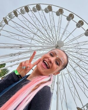 Natálie Stejskalová Instagram - @rockforpeople 🤟🏽😜🤟🏽
aneb když spojíte práci se zábavou.♥️
Byly přehlídky, koncerty, setkání, sranda…nesměla chybět @avrillavigne & @dogstarband s #keanureeves 
#runways pro @answear_cz & @__kudla__ & #rfp merch atd…byly skvělý a hlavně taky díky supr čupr partičce z @mala_ag._sro (v postu bohužel jen střípky, vše se sem nevešlo:/
Tak snad zase za rok🙋🏽‍♀️…docela se ve mě probudila rockerka😄🤘🏽wwwaaaaaaaaaaaa
#rockforpeople2024 #vogueczechoslovakia 
#avrillavigne #rockfestival