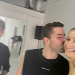 Natálie Stejskalová Instagram - Už za pár dní uvidíte se mnou i tyhle moje kluky v akci🕺🏽🔥💃🏽🕺🏽😍ve #vipprostreno 🍽️
Děkuji, že jste mě podpořili a trsli si se mnou😁🫱🏼‍🫲🏾♥️
Velké dík také Taneční škole @indance.cz za propůjčení krásného sálu🤍
#prostreno #tvprima #medailonek #tvshow #tvporad #realityshow #chicagostyle #dancers