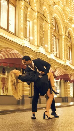 Natan Mirov Instagram - Неважно сколько огней мерцает вокруг, главное, чтобы от счастья светились ее глаза 🌟