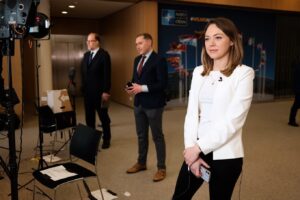 Natasha Bertrand Instagram - Dynamic …trio? Behind the scenes w/CNN, NBC and al Jazeera 💪 (swipe to see @joshjourno dancing, I think) 📸: @freddywheeler
