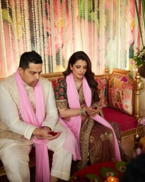 Natasha Luthra Instagram - Just a matter of time now 🐣. Can’t believe this is from our godhbharai a month ago 🥹

Saree @sabyasachiofficial
Jewelery @khannajewellerskj