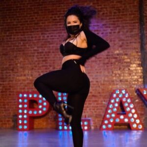 Natasha Slayton Instagram - Easily one of my favorite classes to date 😩💓 Also my 1st official solo @theplaygroundla 🤭🥺😭

Choreo : @robinantin @marissaheart 
🎵 “Pony” by Genuwine
🎥 @redllama.media 
📍 @the.playground.la_official 
🔥Remix: @cminoristhekey