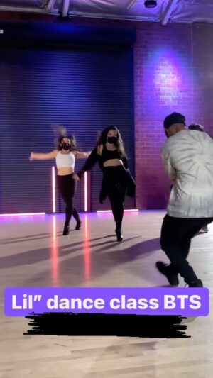 Natasha Slayton Instagram - Lil’ bts moment in @beaulexx ‘s class 🕺🏻

#dance #danceclass #bts #behindthescenes #heelsclass #westcoastdance