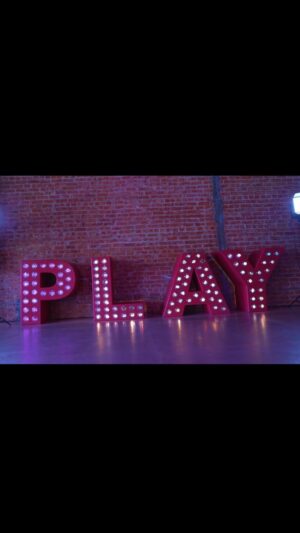 Natasha Slayton Instagram - Had the absolute honor of teaching for @samanthacaudle9 ‘s iconic workshop @theplaygroundla 
Beyond proud of the students for pushing past their comfort zones and learning this so quickly! Tysm for having me 🙏👯‍♀️💘

🎶 “No Scrubs”  @officialtlc 
🎥 @shotbyant_ 
🧠 Me 😃
📍 @theplaygroundla 

——————-
#dance #danceclass #playgroundla #noscrubs #tlc #hairwhipsandhips