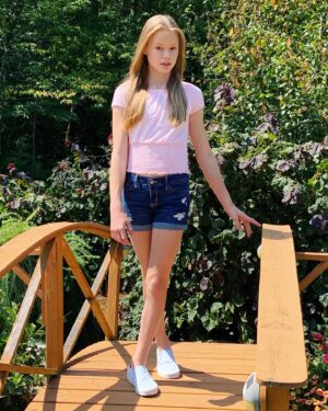Natasha Zaborski Instagram - Only two weeks of summer vacay left before school starts!
•
•
•
#summer #photoshoot #friends #  #natashazaborski