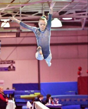 Natasha Zaborski Instagram - Love this photo by @shanecroskeryphotography !
•
•
•
#gemini #geminigymnastics #geminigym #natashazaborski #beam #gymnastics