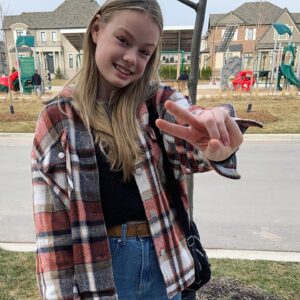 Natasha Zaborski Instagram - Hope everyone is having the most amazing weekend!
•
•
•
#spring #goodbyewinter #peace #fun #friends #newclothes #natashazaborski