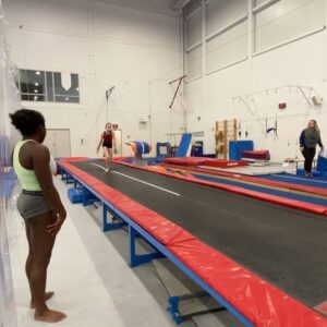 Natasha Zaborski Instagram - Working on some new skills!
•
•
•
#gymnastics #myperfectlanding #gymnasticscanada #oneandahalfstepout #tumbling #flip #fun #natashazaborski