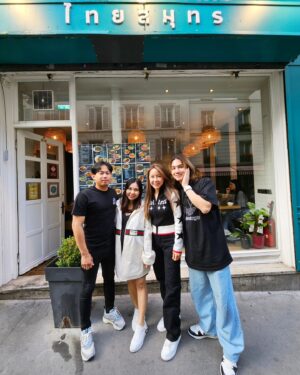 Natcha Jantapan Instagram - ได้เวลากลับบ้านแล้ว สำหรับทริปที่ถือว่าเปน ฮันนีมูนของเรา มีความสุขและสนุกมากๆ แต่ มันจะเป็นไปไม่ได้ และ ไม่ราบรื่นถ้าไม่มี พี่ๆที่น่ารัก กับเรามากๆ ลูกพี่กรไกด์ซุปตาร์สุดหล่อ @tanakornvacation @bkk_holiday ที่ออกตั๋ว vip ให้น้องไปเที่ยว พี่ตี้ vis.say ที่ให้คำแนะนำ ขับพาเที่ยวพาไปสถานที่เที่ยว ถ่ายรูป สอนวิธีเติมน้ำมัน🤣 ให้เรา สุดท้ายที่ฝรั่งเศษเป็นประเทศที่เรากลัวมากกก พอมาเที่ยวเอง เพราะเห็นข่าวมีคนโดนโขมยของ และเราเคยมีประสบการณ์ไม่ดีกับที่นี่ ขอบคุณพี่ @sn__max @nananew_nk @thaisamut_restaurant ที่มารับไปส่ง ตลอดเลย และได้ทานอาหารไทยที่เราคิดถึงมากๆๆ ที่สำคัญคือโคดอร่อย พาไปจอดรถถ่ายรูปมุมสวยๆ ในปารีสด้วย ❤️❤️❤️ ขอบคุณที่ทำให้ทริปนี้ มีความหมายและมีความทรงจำทีดีของเรานะครับ