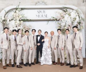 Natcha Jantapan Instagram - ขอบคุณพี่ๆน้องๆเพื่อนๆ ทุกคนที่มาเป็นเพื่อนเจ้าบ่าวให้ผมนะครับบ ❤️❤️ ทำให้สาวเล็กสาวใหญ่ในงานมีความสุข🤣 ชุดสูทหล่อๆ ทั้งเจ้าบ่าว เพื่อนเจ้าบ่าว @suitcube คับหล่อมากจิงๆ #mousespoysoi19