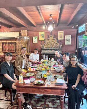 Natee Aekwijit Instagram - สุขสันต์วันเกิดย้อนหลังพี่เกลือ @kleurmasutra ค้าบ ขอบคุณเจ้าภาพ @nuisujiraa มากๆครับ และขอโทษน้อง @tumidol_ts9 และน้อง @kristtps ด้วยที่พี่พูดมากครับ🙏😅