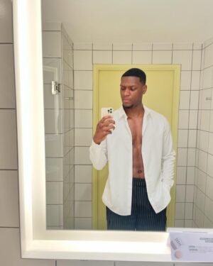 Nathan Munda Instagram - 3 📸, 3 jobs, 1 🧑🏾‍🦱. Mask off