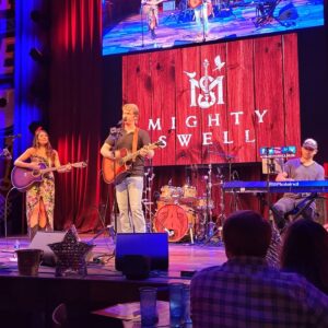 Nathan Parsons Instagram - Hell yeah @mightyswellband and @jaclynhaydenmusic I'm so glad i got to catch y'all at @oleredorlando 

Check em out y'all!!